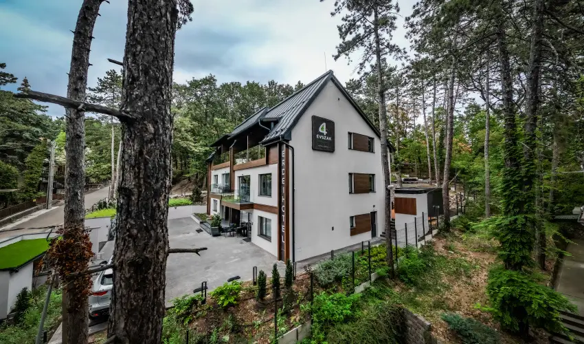 4 �vszak Erdeihotel M�traf�red - M�jus 1. (min. 2 �j)