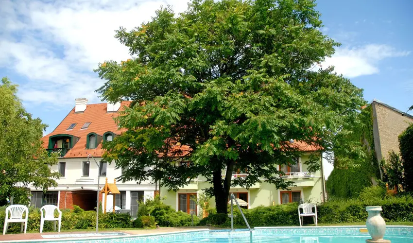 Abbzia Club Hotel Kk Keszthely - Mjus 1. - teljes elrefizetssel