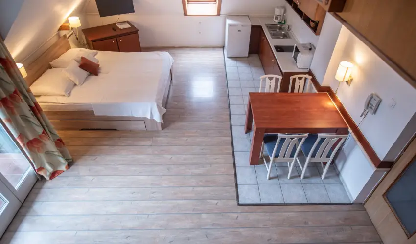 Abbzia Club Hotel Kk Keszthely - Mjus 1. - teljes elrefizetssel