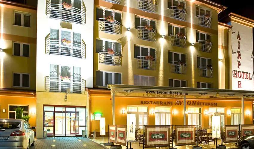 Airport Hotel Budapest Vecss - Mjus 1. - teljes elrefizetssel (min. 3 j)