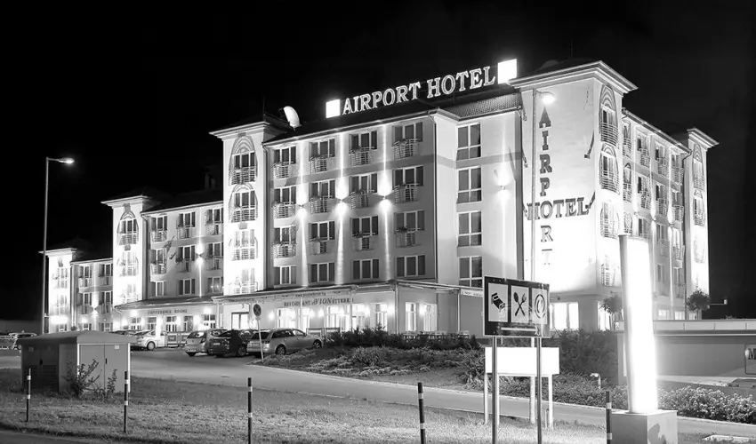 Airport Hotel Budapest Vecs�s - M�jus 1. - teljes el�refizet�ssel (min. 3 �j)