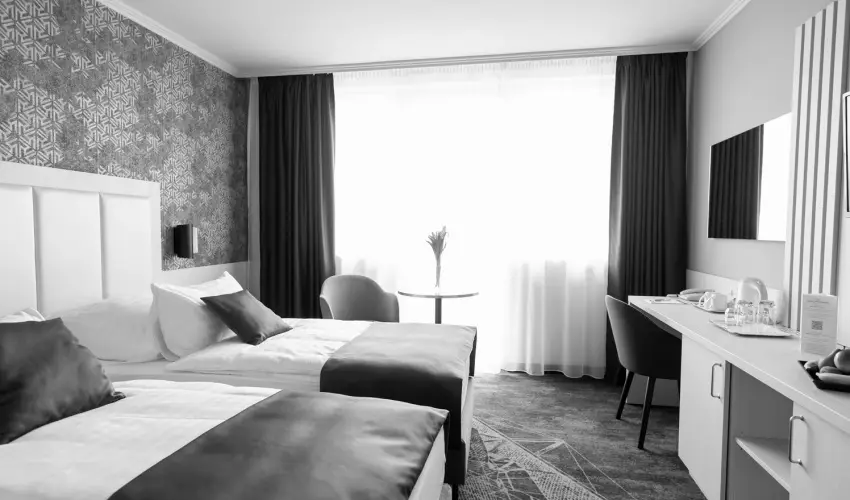 Airport Hotel Budapest Vecs�s - M�jus 1. - teljes el�refizet�ssel (min. 3 �j)