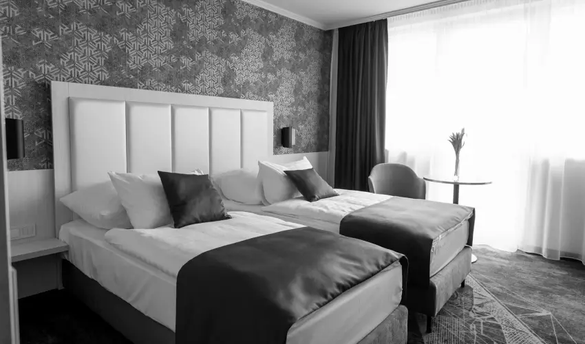 Airport Hotel Budapest Vecs�s - M�jus 1. - teljes el�refizet�ssel (min. 3 �j)
