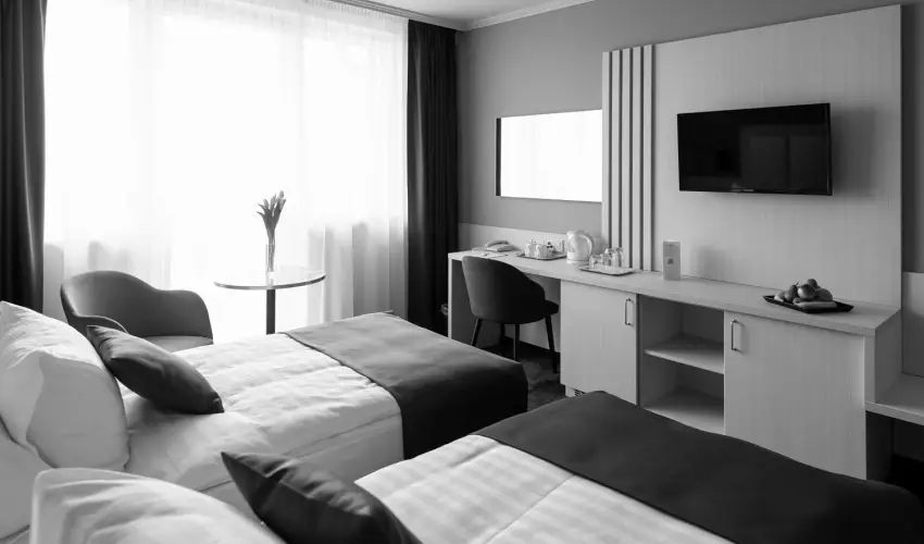 Airport Hotel Budapest Vecs�s - M�jus 1. - teljes el�refizet�ssel (min. 3 �j)
