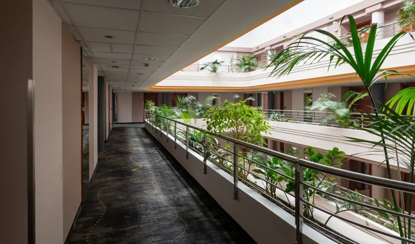 Airport Hotel Budapest Vecss - Mjus 1. - teljes elrefizetssel (min. 3 j)