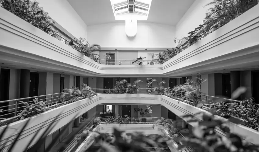 Airport Hotel Budapest Vecs�s - M�jus 1. - teljes el�refizet�ssel (min. 3 �j)