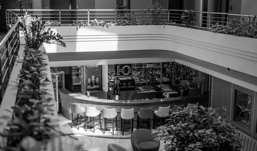 Airport Hotel Budapest Vecs�s - M�jus 1. - teljes el�refizet�ssel (min. 3 �j)