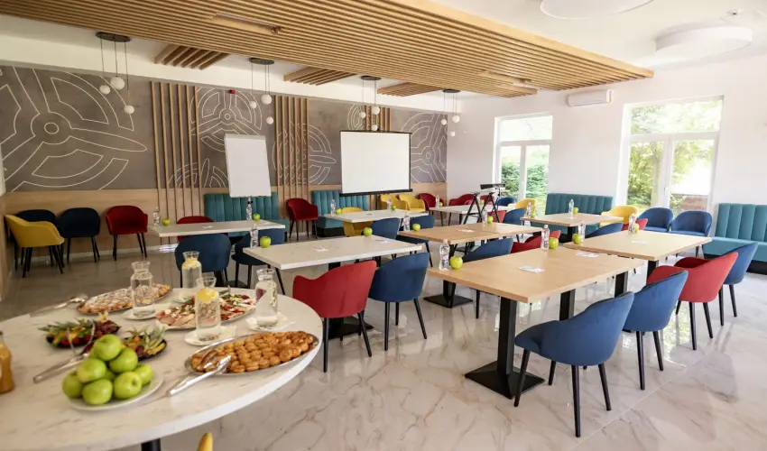 Airport Hotel Budapest Vecss - Mjus 1. - teljes elrefizetssel (min. 3 j)