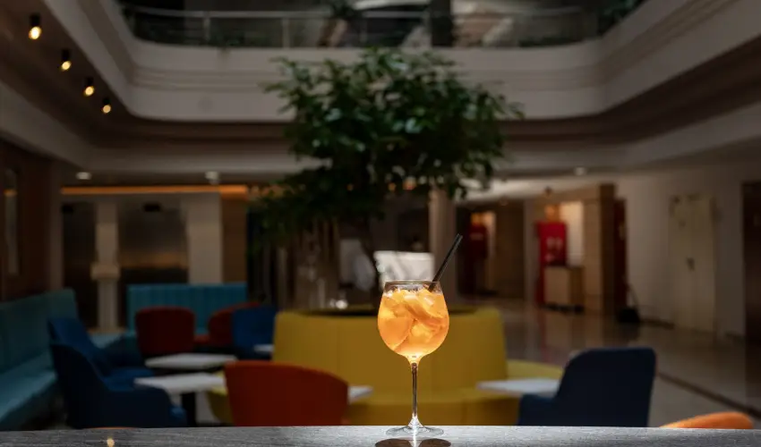 Airport Hotel Budapest Vecss - Mjus 1. - teljes elrefizetssel (min. 3 j)