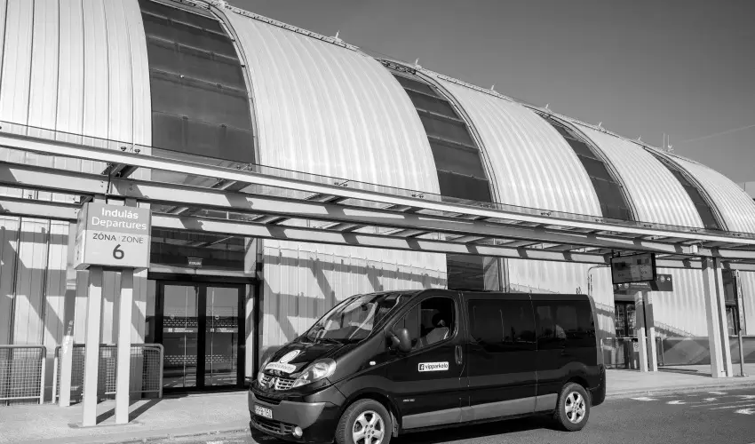 Airport Hotel Budapest Vecs�s - M�jus 1. - teljes el�refizet�ssel (min. 3 �j)