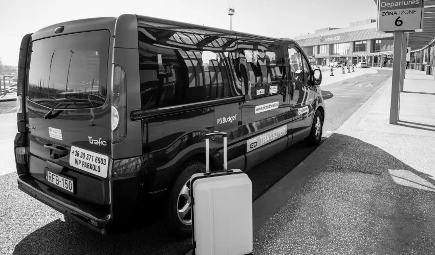 Airport Hotel Budapest Vecs�s - M�jus 1. - teljes el�refizet�ssel (min. 3 �j)