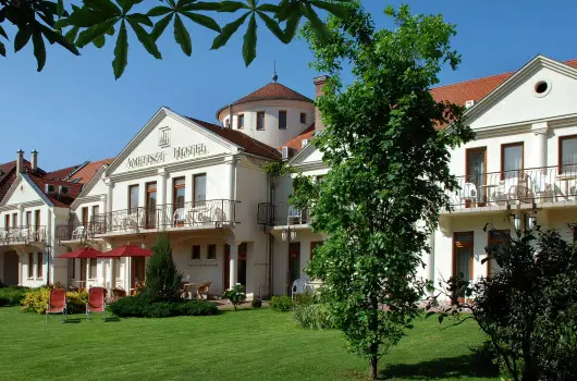 Ametiszt Hotel - M�jus 1.