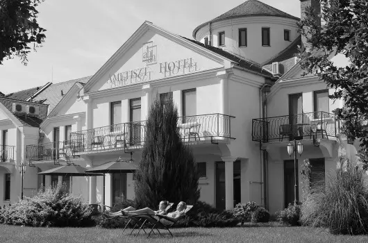 Ametiszt Hotel - M�jus 1.