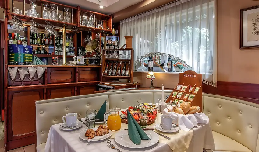 Aranypatk� Panzi� Gy�r�jbar�t - M�jus 1.