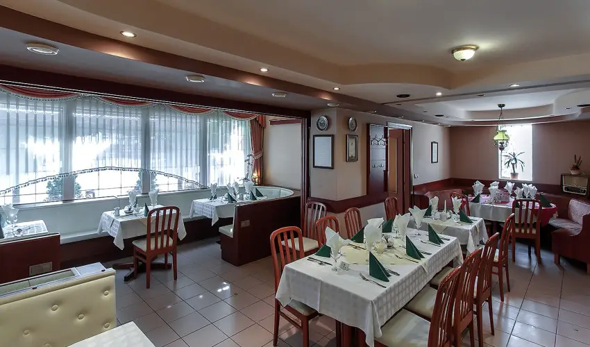 Aranypatk� Panzi� Gy�r�jbar�t - M�jus 1.