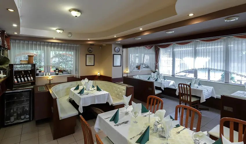 Aranypatk� Panzi� Gy�r�jbar�t - M�jus 1.