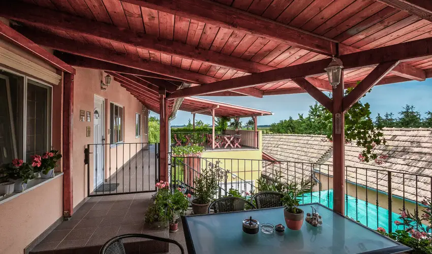 Aranypatk� Panzi� Gy�r�jbar�t - M�jus 1.