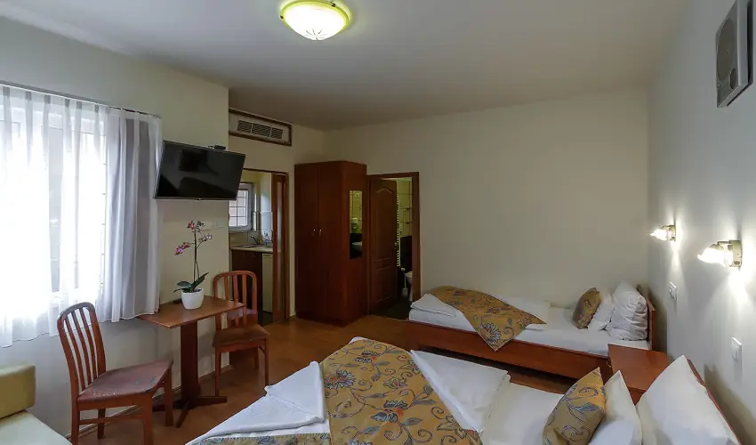 Aranypatk� Panzi� Gy�r�jbar�t - M�jus 1.