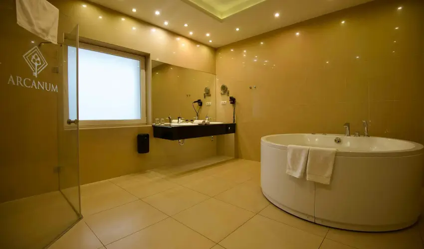 Arcanum Hotel B�k�scsaba - M�jus 1.