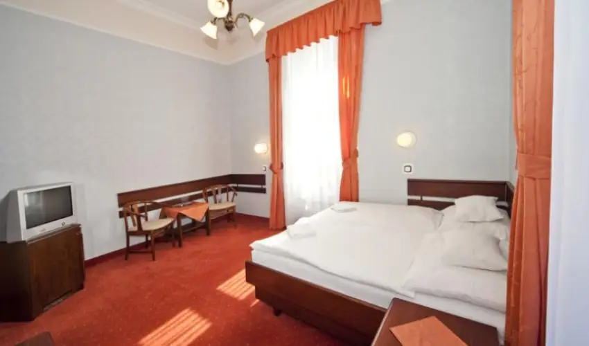 Astoria Hotel s tterem Balatonfred - Mjus 1.