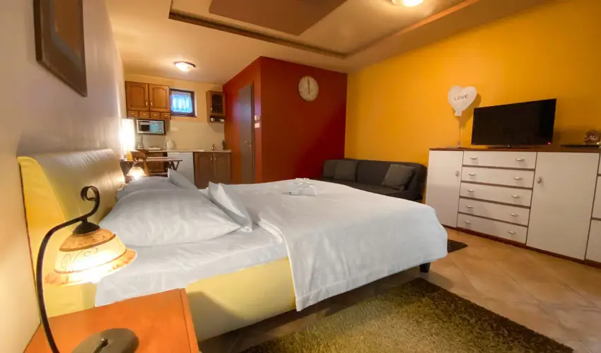 Bajor Panzi Aparthotel Bk, Bkfrd - Mjus 1.