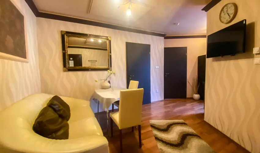 Bajor Panzi Aparthotel Bk, Bkfrd - Mjus 1.