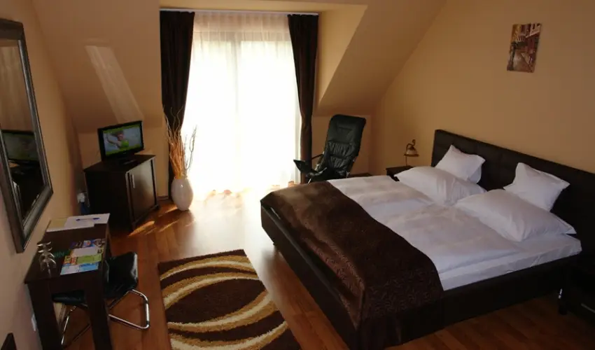 Bajor Panzi Aparthotel Bk, Bkfrd - Mjus 1.