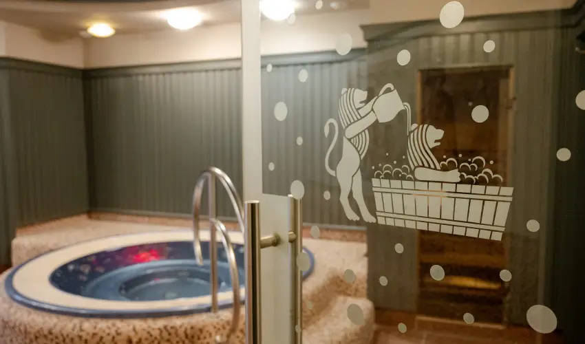 Barka Gal�ria Hotel �s �tterem T�llya - M�jus 1.