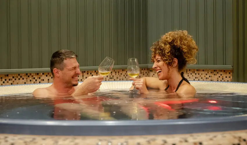 Barka Gal�ria Hotel �s �tterem T�llya - M�jus 1.