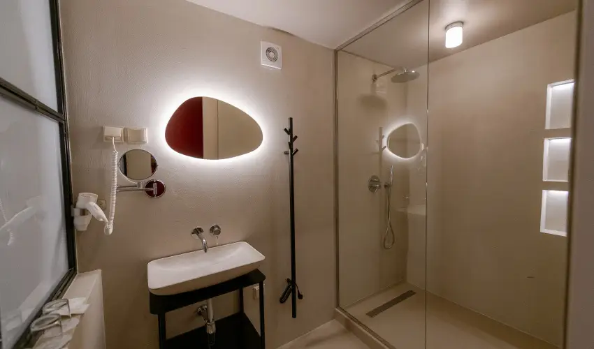 Barka Gal�ria Hotel �s �tterem T�llya - M�jus 1.