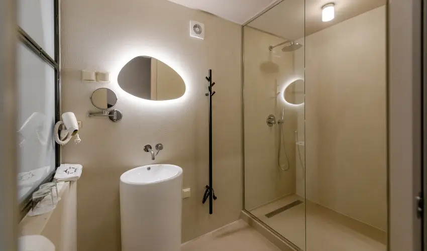 Barka Gal�ria Hotel �s �tterem T�llya - M�jus 1.