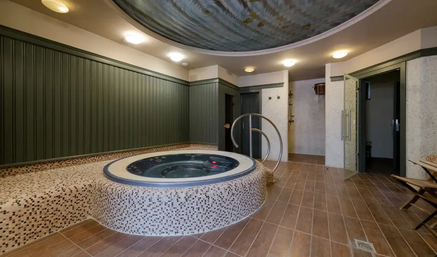 Barka Gal�ria Hotel �s �tterem T�llya - M�jus 1.