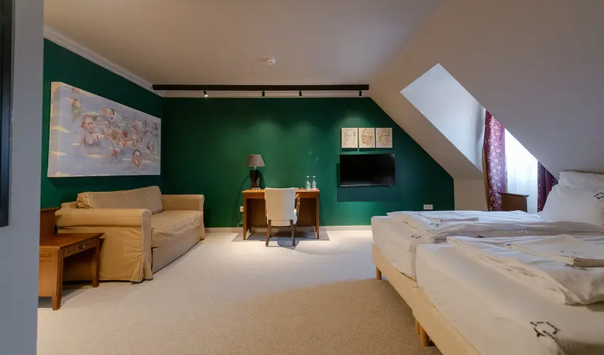 Barka Gal�ria Hotel �s �tterem T�llya - M�jus 1.