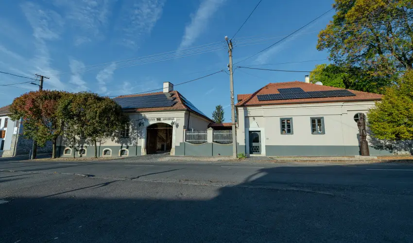 Barka Gal�ria Hotel �s �tterem T�llya - M�jus 1.