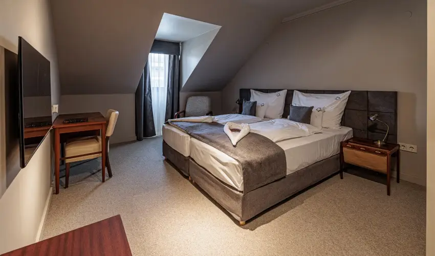 Barka Gal�ria Hotel �s �tterem T�llya - M�jus 1.