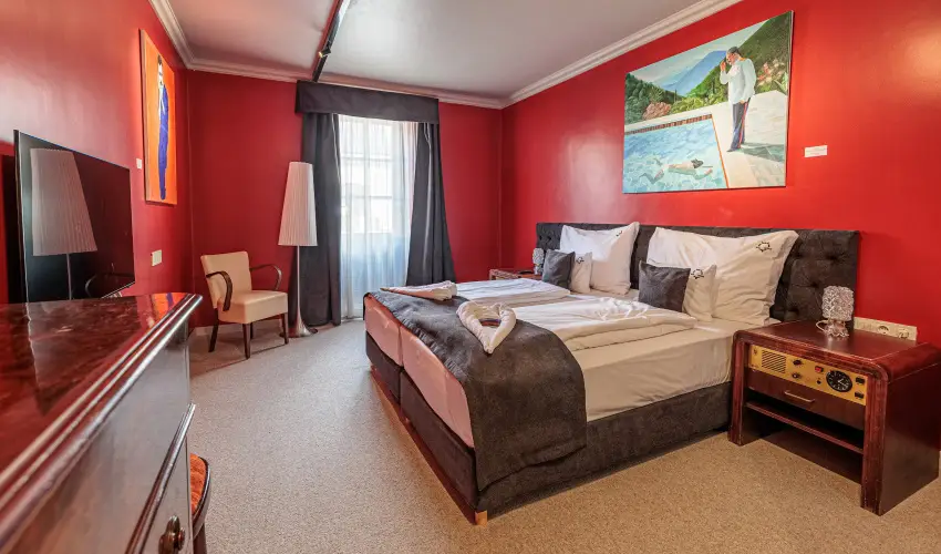 Barka Gal�ria Hotel �s �tterem T�llya - M�jus 1.