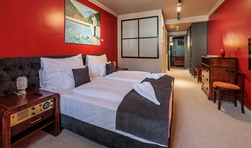 Barka Gal�ria Hotel �s �tterem T�llya - M�jus 1.