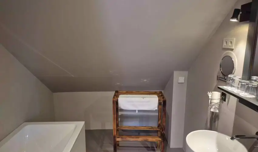 Barka Gal�ria Hotel �s �tterem T�llya - M�jus 1.