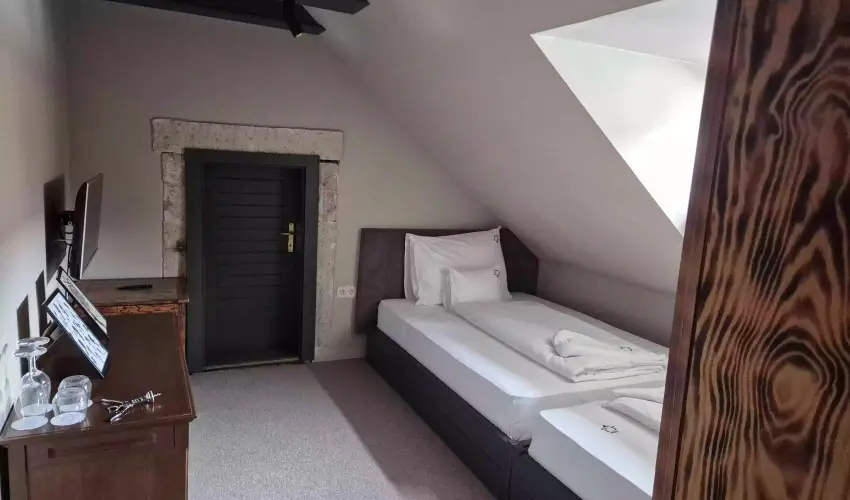 Barka Gal�ria Hotel �s �tterem T�llya - M�jus 1.