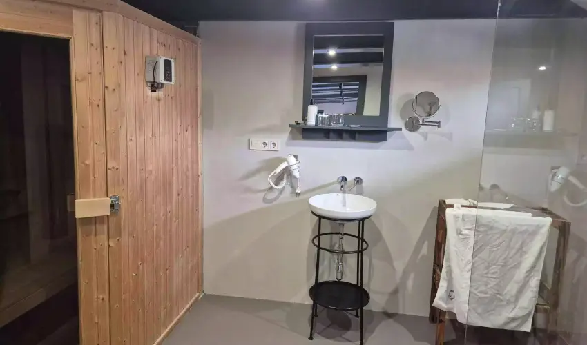 Barka Gal�ria Hotel �s �tterem T�llya - M�jus 1.