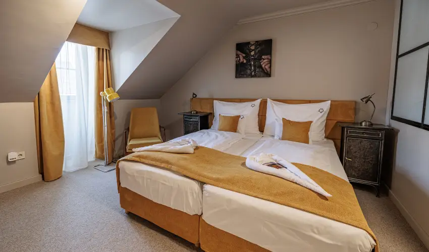 Barka Gal�ria Hotel �s �tterem T�llya - M�jus 1.