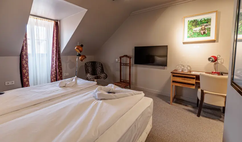 Barka Gal�ria Hotel �s �tterem T�llya - M�jus 1.