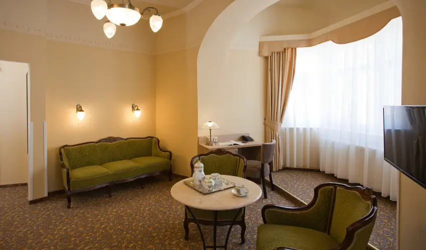 Barokk Hotel Promend Gyr - Mjus 1. - teljes elrefizetssel