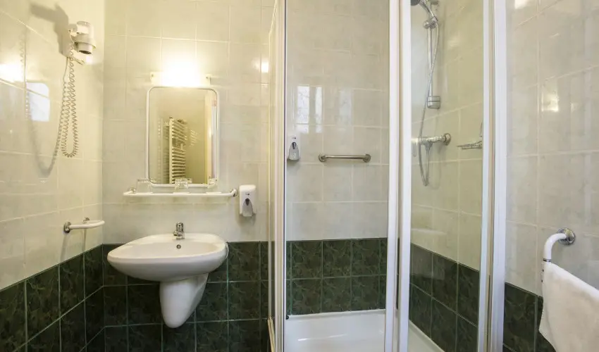 Baross City Hotel Budapest - Mjus 1. - teljes elrefizetssel