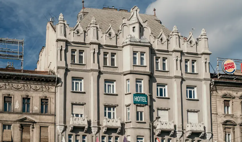 Baross City Hotel Budapest - Mjus 1. - teljes elrefizetssel