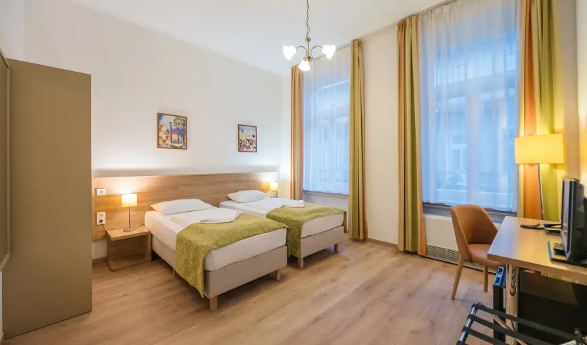 Baross City Hotel Budapest - Mjus 1. - teljes elrefizetssel