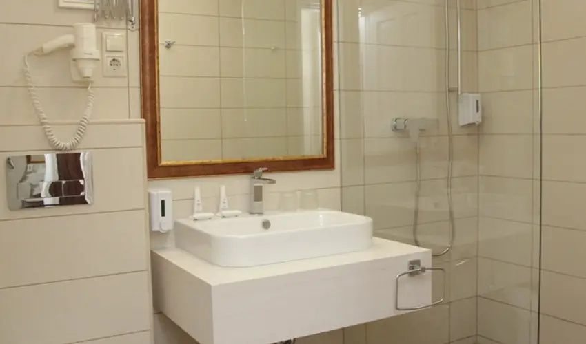 Batthyny Kastlyszll Zalacsny - Mjus 1. (min. 3 j)