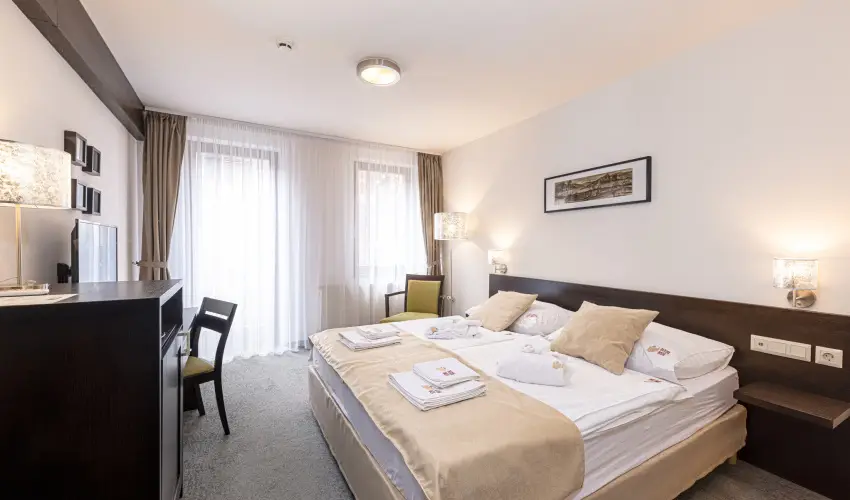 Bazilika alatti Panzi Esztergom - Mjus 1. 