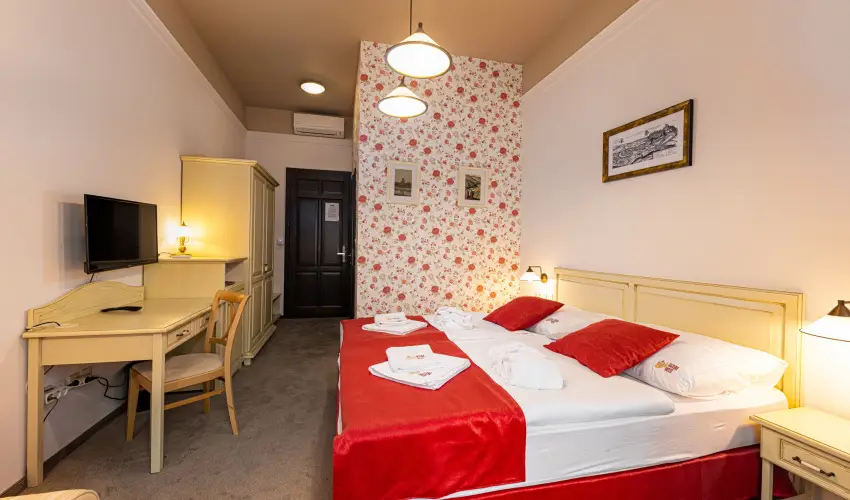 Bazilika alatti Panzi Esztergom - Mjus 1. 