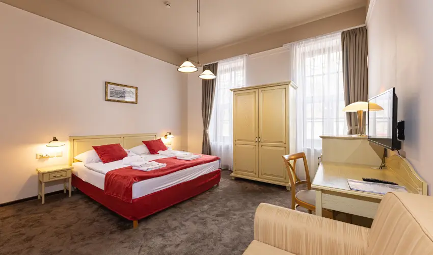 Bazilika alatti Panzi Esztergom - Mjus 1. 